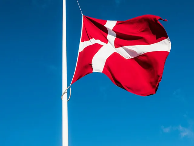 Dänische Flagge gehisst.